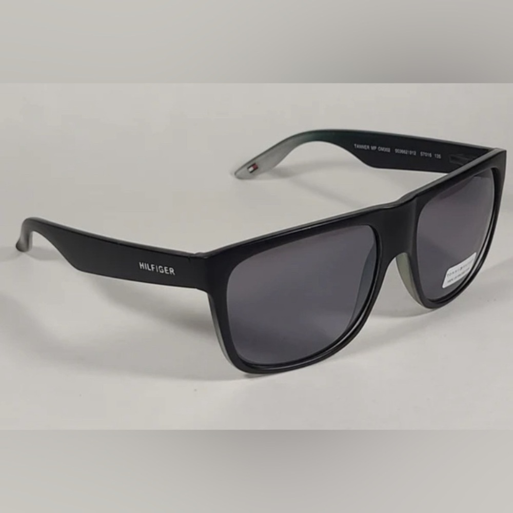 NWT! TOMMY HILFIGER SHADES! FITS ANY FACE TYPE! 5 ⭐️ REVIEWS ON ALL SITES! - Picture 3 of 5